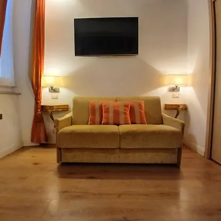 فندق مبيت وإفطار Excellent Trinity 4*