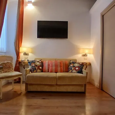 Excellent Trinity Couette-café 4*